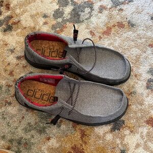 Hey Dude Men's Wally Stretch Gray and Red Loafers